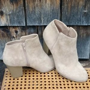 Snazzy light tan ankle suede boots. Old Navy.